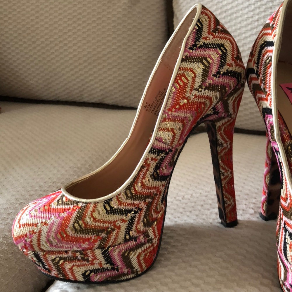 Betsy Johnson platform heels - Picture 2 of 4